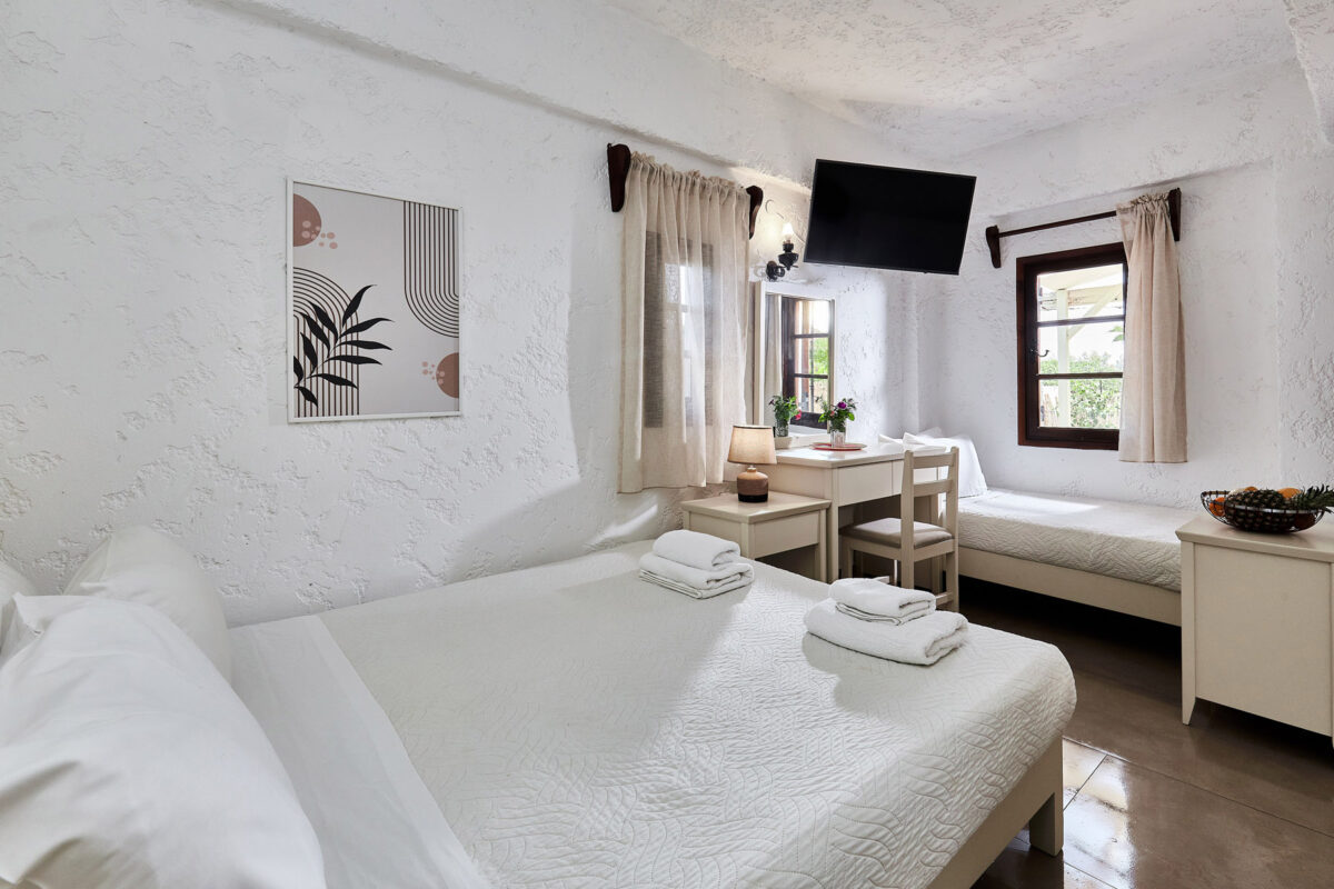 Mila Malia Studios Standard Triple Studio LXIII Mila Malia Studios Standard Triple Studio LXIII