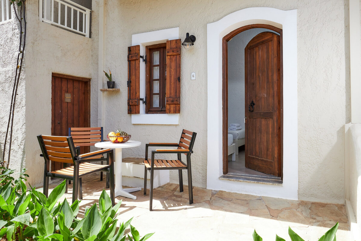 Mila Malia Studios Standard Triple Twin Studio II LXVII Mila Malia Studios Standard Triple Twin Studio II LXVII