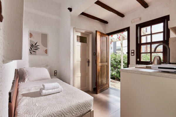 Mila Malia Studios Standard Triple Twin Studio II LXX