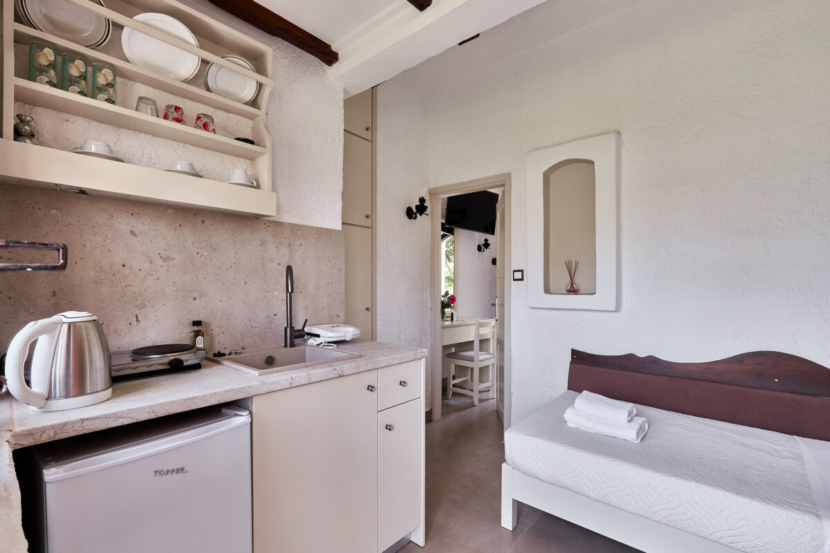 Mila Malia Studios Standard Triple Twin Studio II LXXI Mila Malia Studios Standard Triple Twin Studio II LXXI