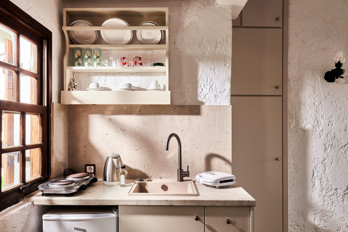 Mila Malia Studios Standard Triple Twin Studio II LXXII Mila Malia Studios Standard Triple Twin Studio II LXXII