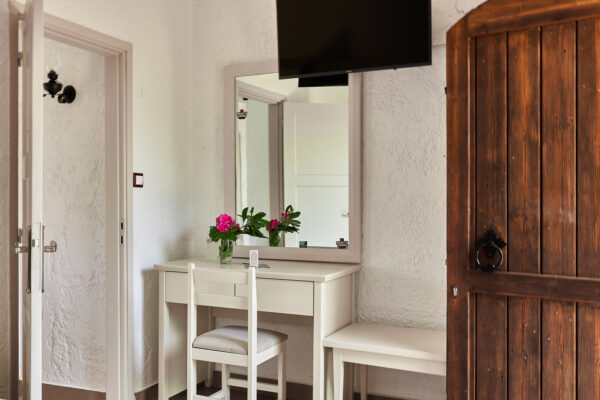 Mila Malia Studios Standard Triple Twin Studio II LXXIII