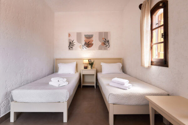 Mila Malia Studios Standard Triple Twin Studio III LXXXIII