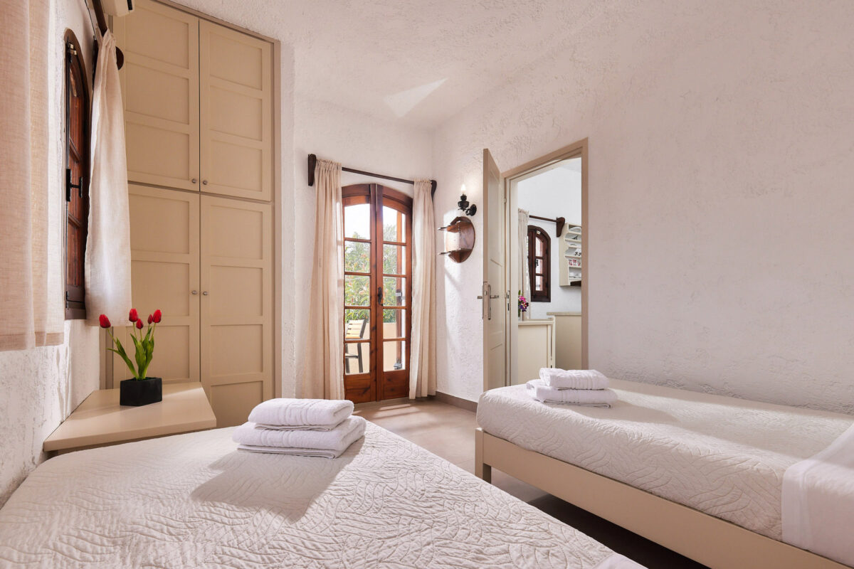 Mila Malia Studios Standard Triple Twin Studio III LXXXIV Mila Malia Studios Standard Triple Twin Studio III LXXXIV