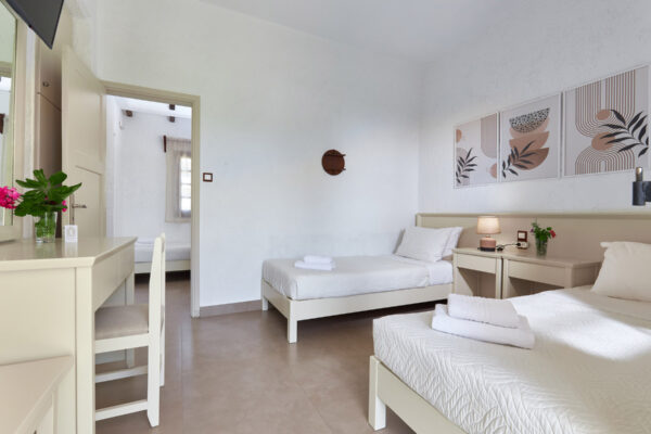 Mila Malia Studios Standard Triple Twin Studio LXXXVI