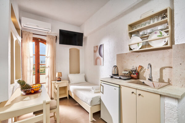 Mila Malia Studios Superior Quadruple Studio C