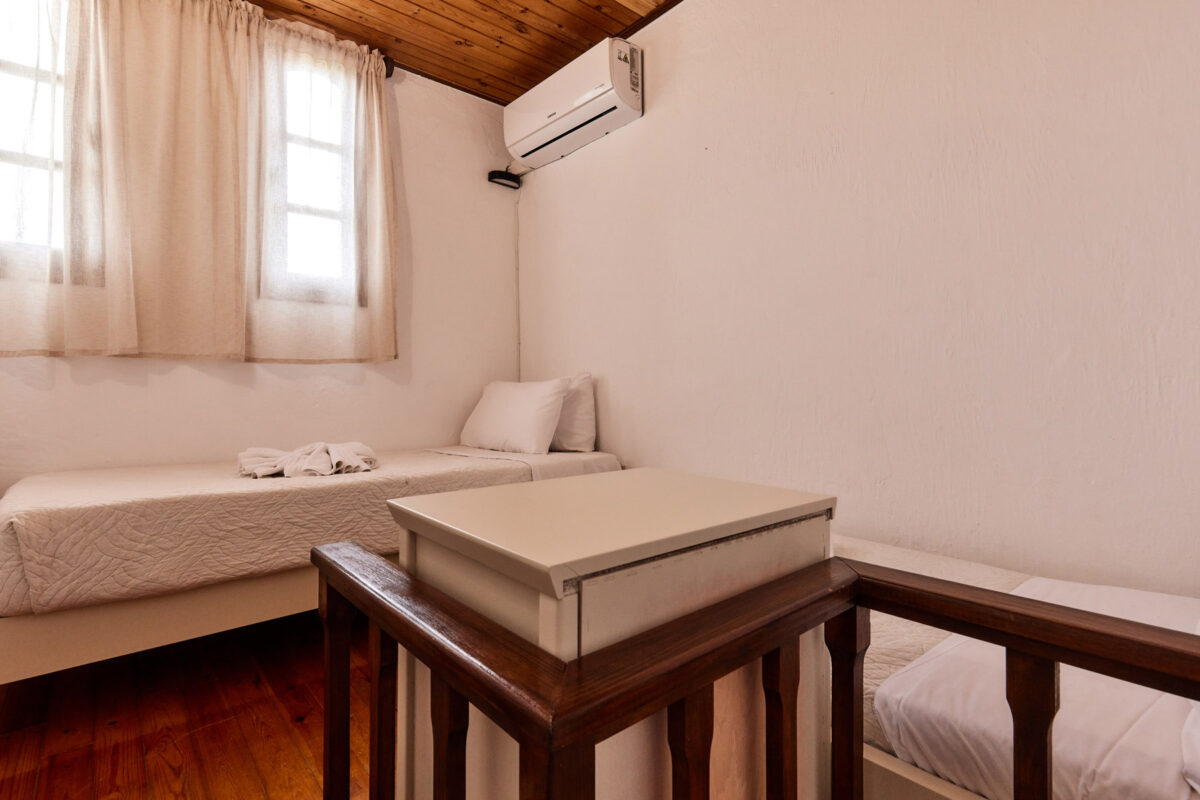 Mila Malia Studios Superior Quintuple Studio CXI Mila Malia Studios Superior Quintuple Studio CXI