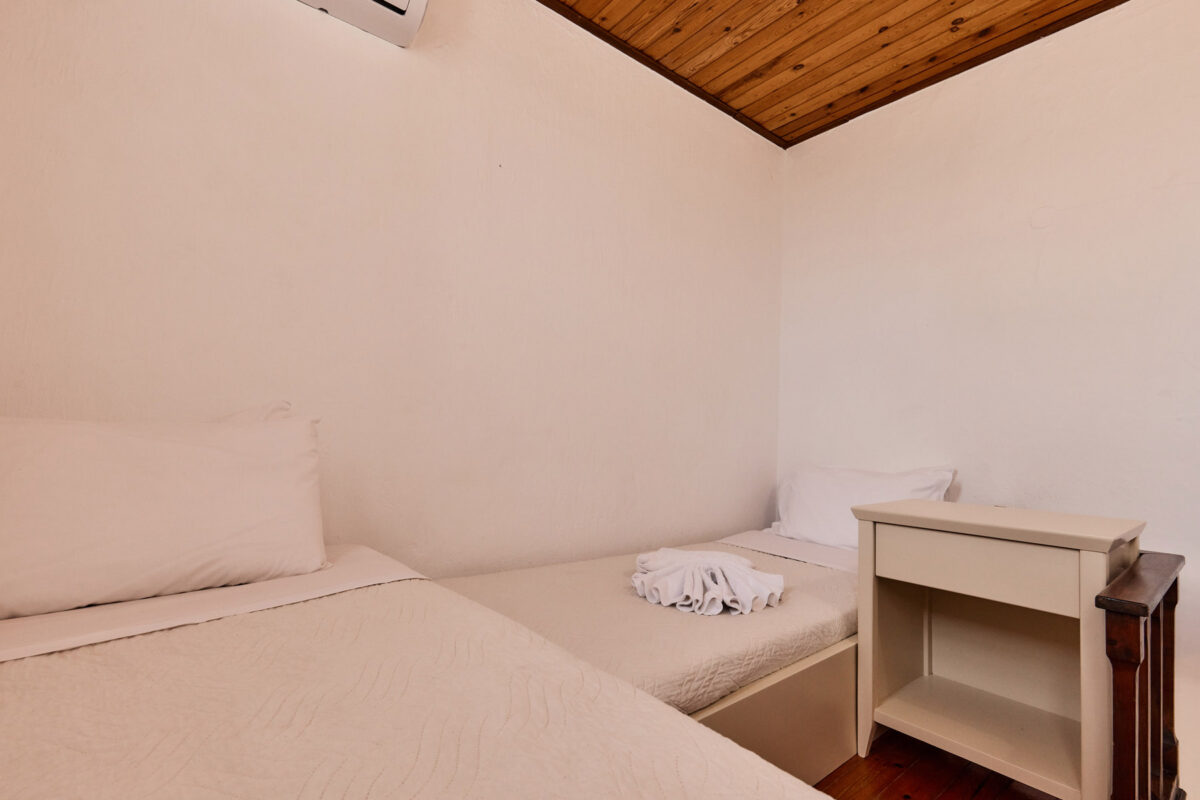 Mila Malia Studios Superior Quintuple Studio CXII Mila Malia Studios Superior Quintuple Studio CXII